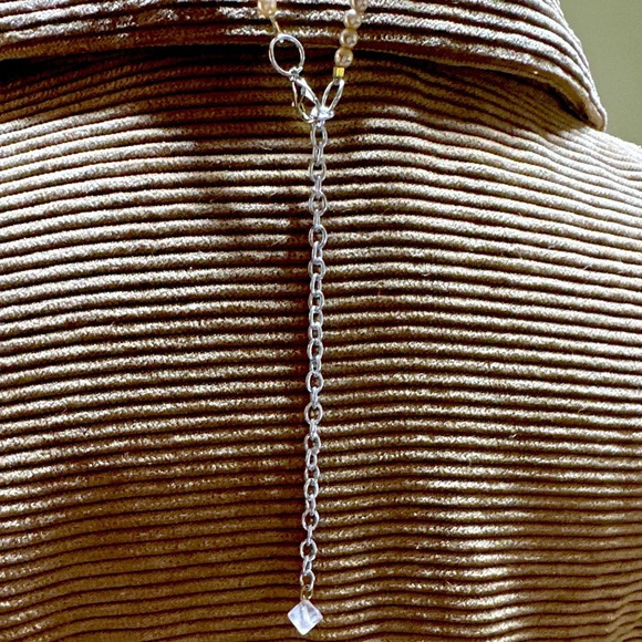 Pearls and gold beaded dainty short necklace/manifesting wisdom and peace - Picture 2 of 4